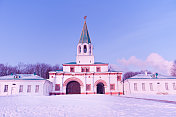 雪中的教堂