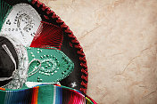 宽边帽和墨西哥毛毯