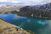 挪威约顿海门雪山上的Gjende湖