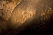 内部Timpanogos洞穴