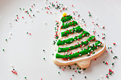 装饰圣诞树饼干与糖霜和糖屑赫兹