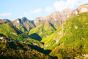 春天在阿尔卑斯山