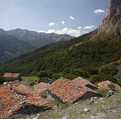 西班牙，Picos de Europa山村的屋顶