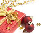 礼物盒和圣诞装饰品