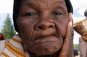 来自南非的非洲老年妇女