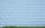 煤渣砖墙背景，画在蓝色