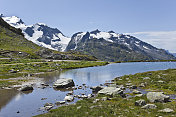 圣哥达山口瑞士阿尔卑斯的蓝天