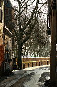 中世纪小镇的狭窄街道