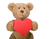 抱着大心脏的泰迪熊