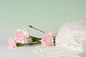 复活节帽和康乃馨背景