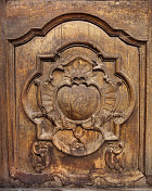古老的木制门板在普罗旺斯