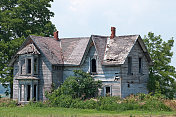 废弃的农场的房子