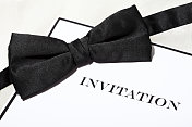 黑色领带的邀请