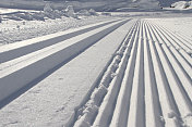 越野滑雪用的雪地跑道
