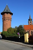 古老的水塔和Kloster kirken(修道院教堂)，Nykoebing Falster