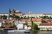 捷克共和国布拉格的圣维塔斯大教堂和城市天际线