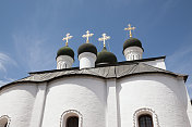 三一大教堂的圆顶。阿斯特拉罕,俄罗斯。