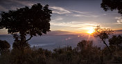 恩戈罗戈罗火山口的日出