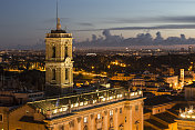 黄昏时分从高处俯瞰Senatorio宫――意大利罗马市政厅