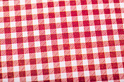红色桌布条纹