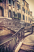 威尼斯运河上的威尼斯桥