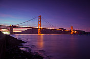 夕阳下的金门大桥，旧金山
