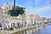 阿姆斯特丹运河上的花盆