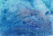 深浅不一的蓝色手绘纹理在纸上 深浅不一的蓝色手绘纹理在纸上