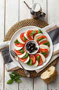 沙拉:Caprese Salad Still Life