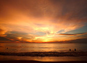 泰国兰大岛的红色日落