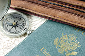 复古公文包和护照
