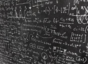 在黑板上详细阐述数学公式和方程的特写