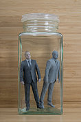 商人Action Figures in Jar