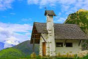 阿尔卑斯山教堂教堂在Falzarego山口和Marmolada, Dolomites