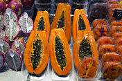 巴塞罗那水果市场上的木瓜