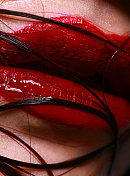 红色美丽的嘴唇特写
