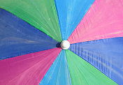 五彩缤纷的雨伞背景