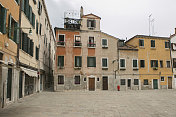 意大利威尼斯广场周围的历史建筑
