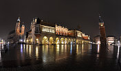 波兰克拉科夫老城广场的夜晚