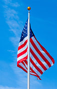 风中飘扬的美国国旗