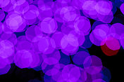 抽象散焦紫色散焦光图案