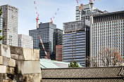 东京的办公楼与老日本形成了鲜明的对比