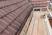 房屋建筑屋顶瓦用脚手架修理