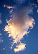 蓝天和卷云