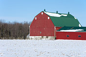 冬天的红谷仓