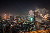 新年烟花在曼谷城市景观