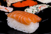 日本的生鱼片寿司