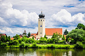 多瑙河乡村教堂