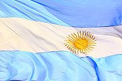 阿根廷国旗在天空中飘扬，布宜诺斯艾利斯，阿根廷