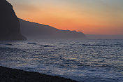 海岸风景和圣维森特海滩上的日落